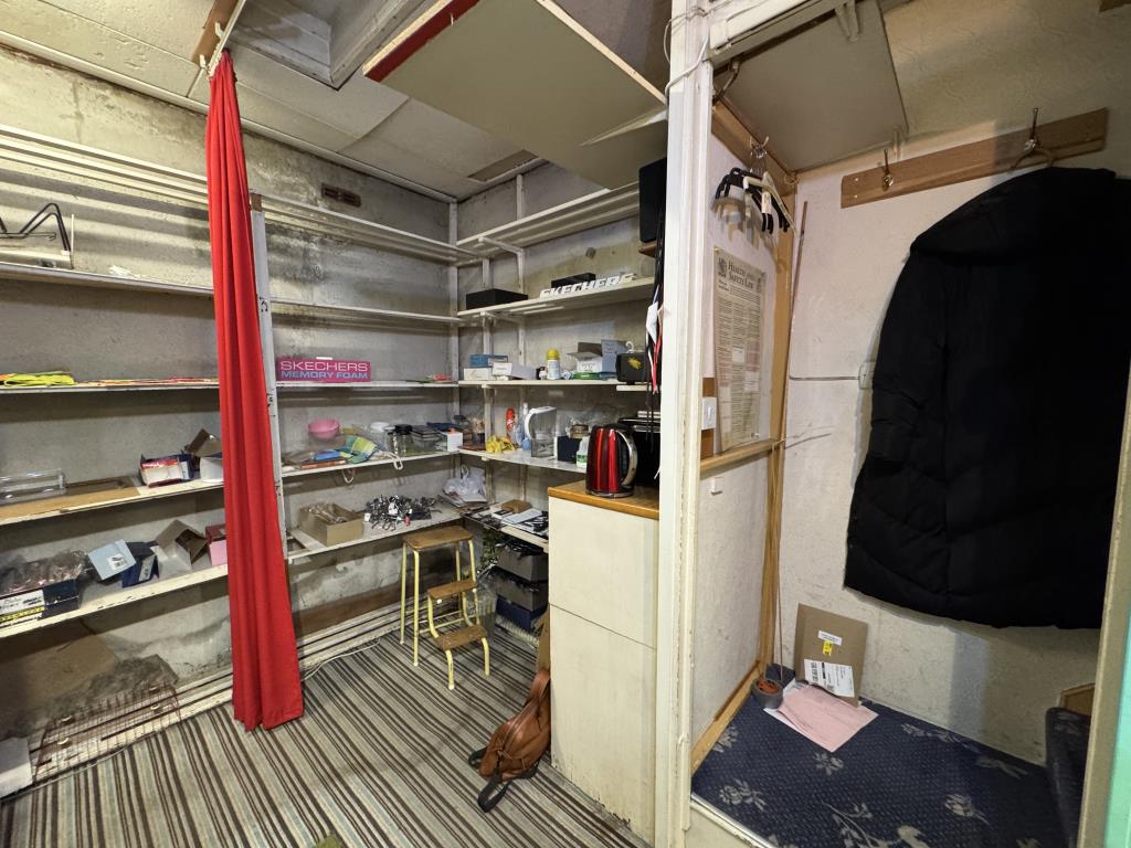 Lot: 46 - THREE STOREY TOWN CENTRE COMMERCIAL UNIT WITH POTENTIAL - Ground floor store